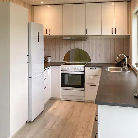 3 Bedroom In Holiday home